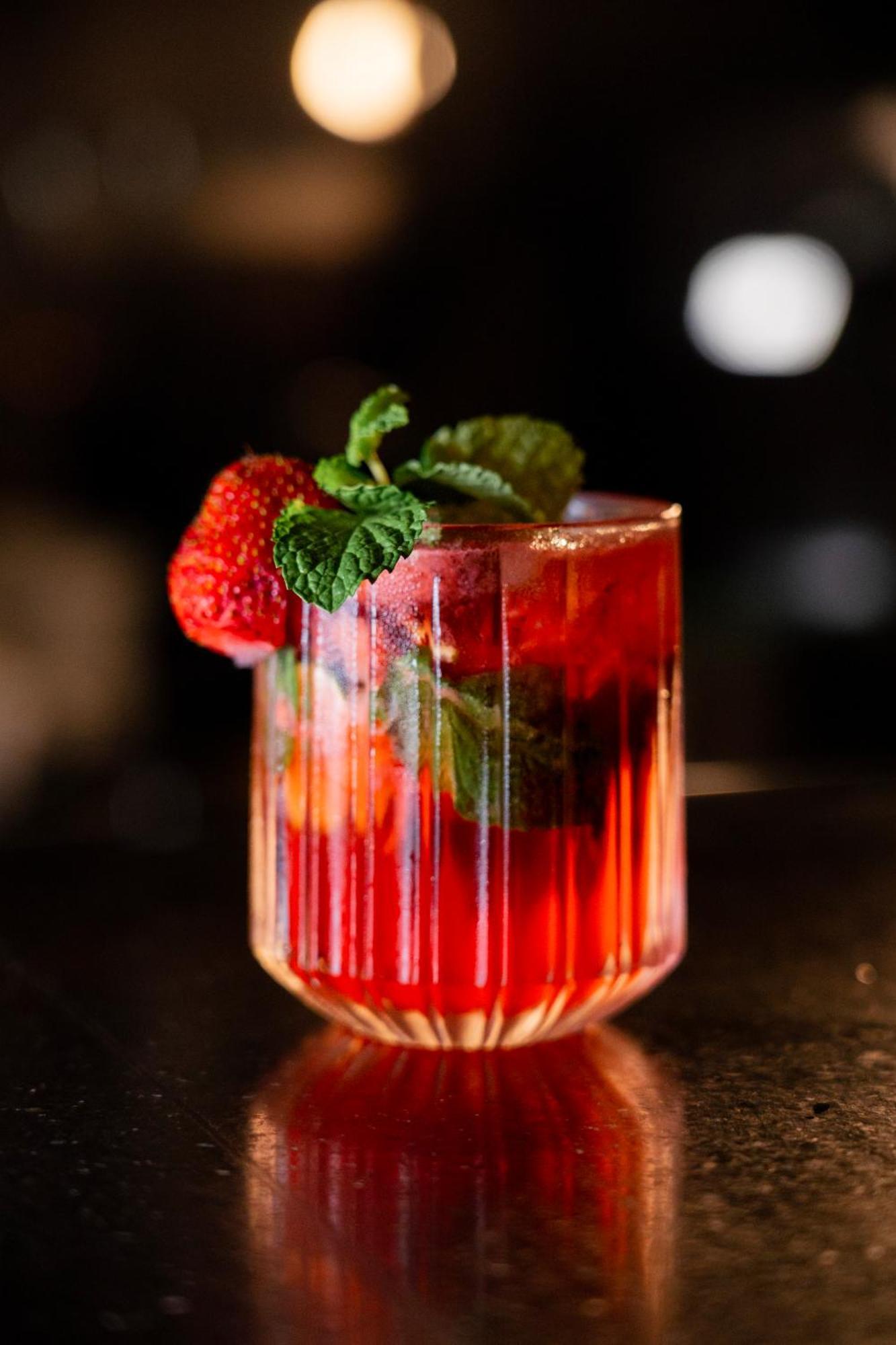 אובוד Goya Boutique Resort מראה חיצוני תמונה A strawberry bellini