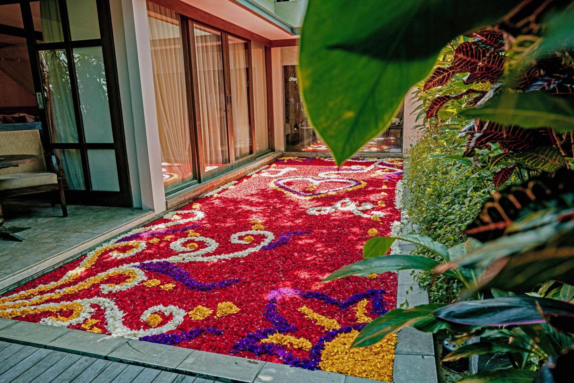 אובוד Goya Boutique Resort מראה חיצוני תמונה Floral carpet at a house in Kerala